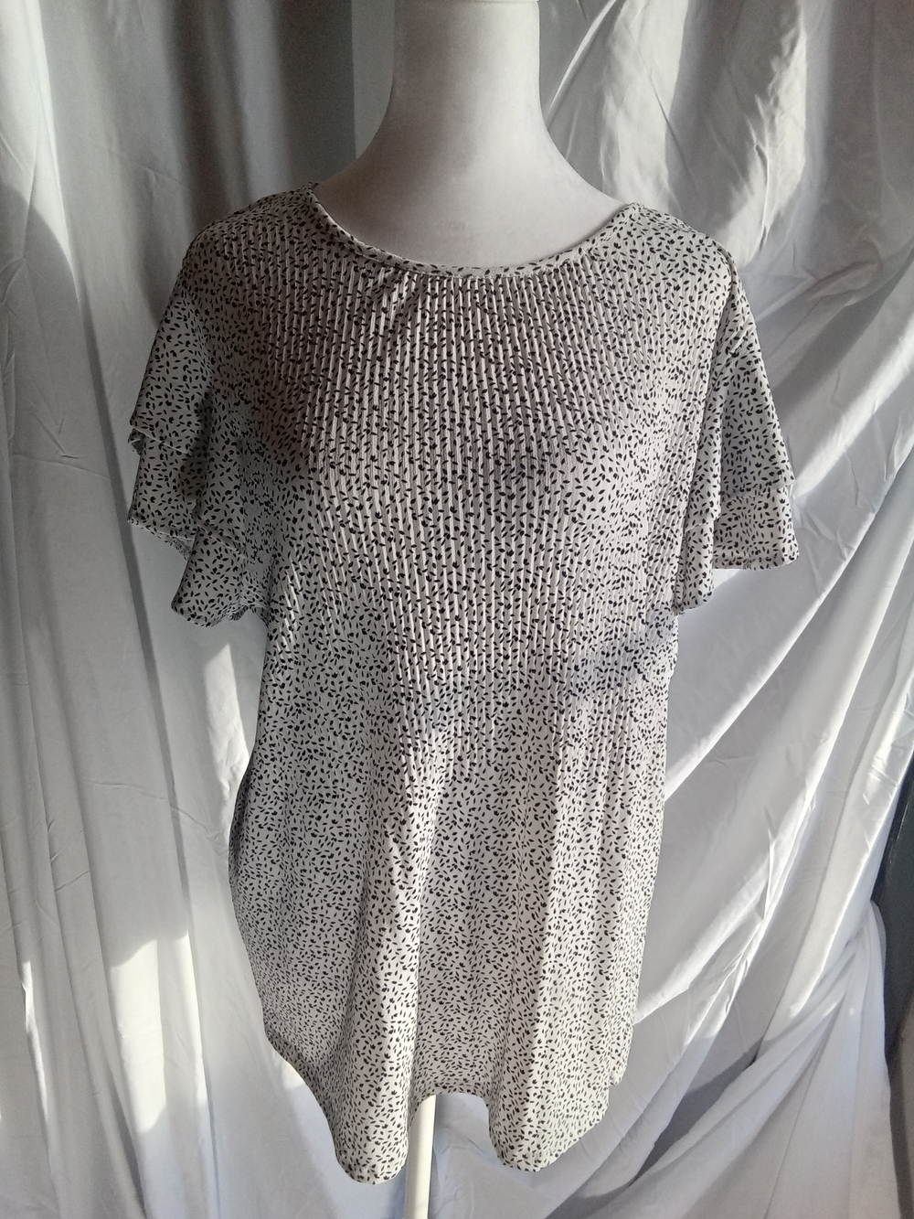 Adrianna Papell Cream Blouse with Black Dot Print and Flutter Sleeves L